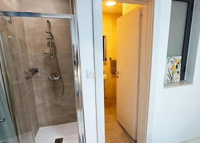 Paceville Glow Seven