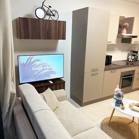 Paceville Glow Seven Apartment *