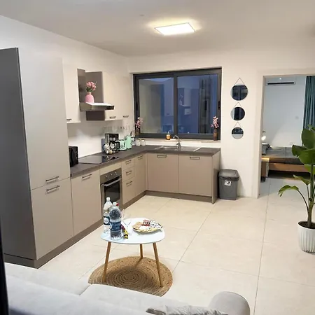 Apartment Paceville Glow Seven *