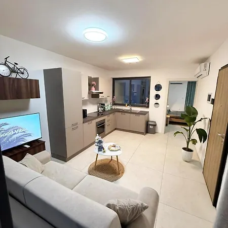 Apartment Paceville Glow Seven *