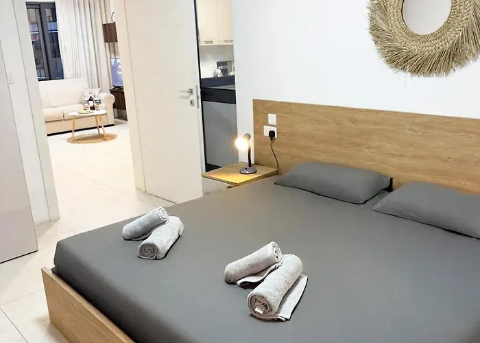 Paceville Glow Seven * St. Julian's