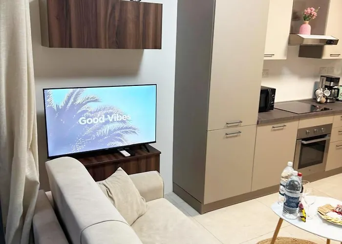 Paceville Glow Seven Daire *