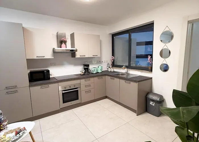 Paceville Glow Seven Apartament *