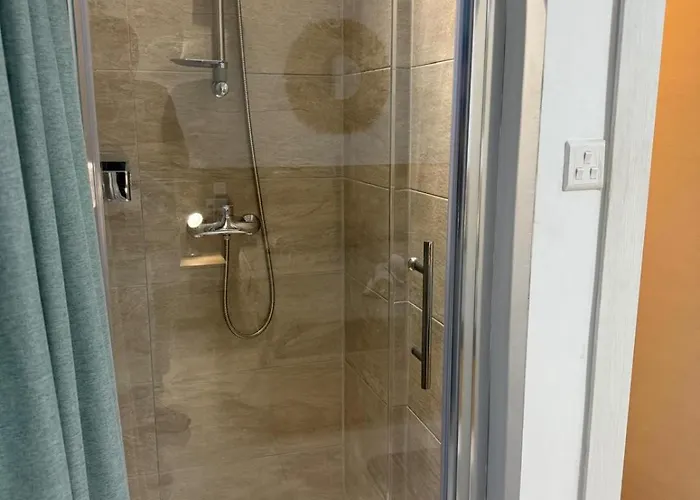 Paceville Glow Seven Daire *