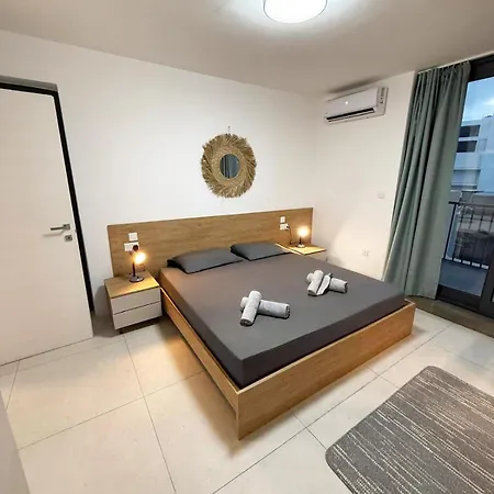 Paceville Glow Seven Сент Джулианс