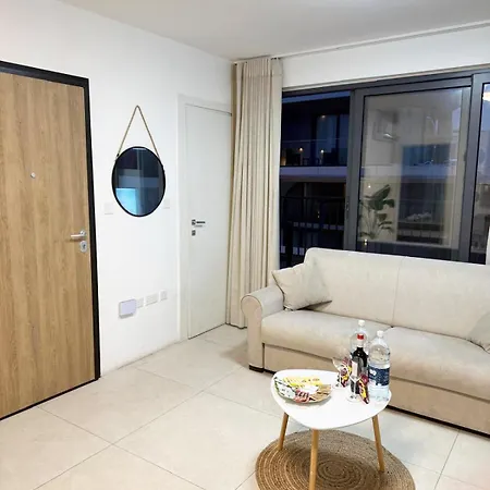 Paceville Glow Seven Сент Джулианс