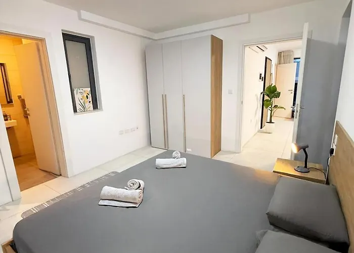 Paceville Glow Seven Lejlighed *